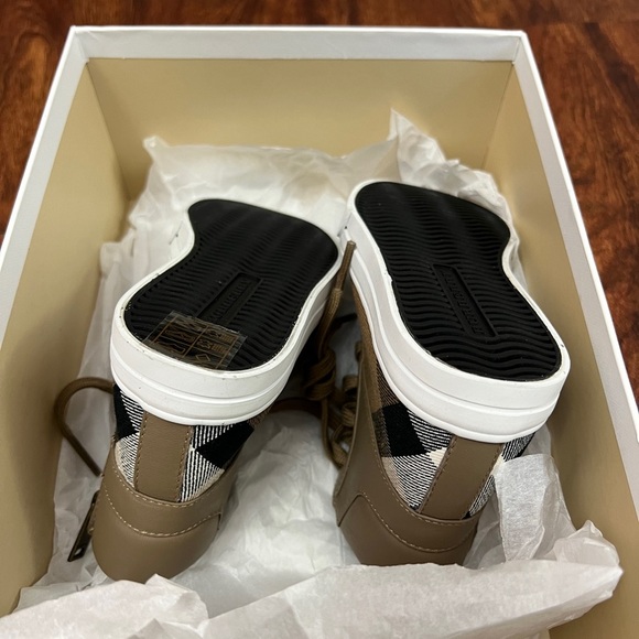 Burberry hi top boys sneakers - Picture 8 of 10